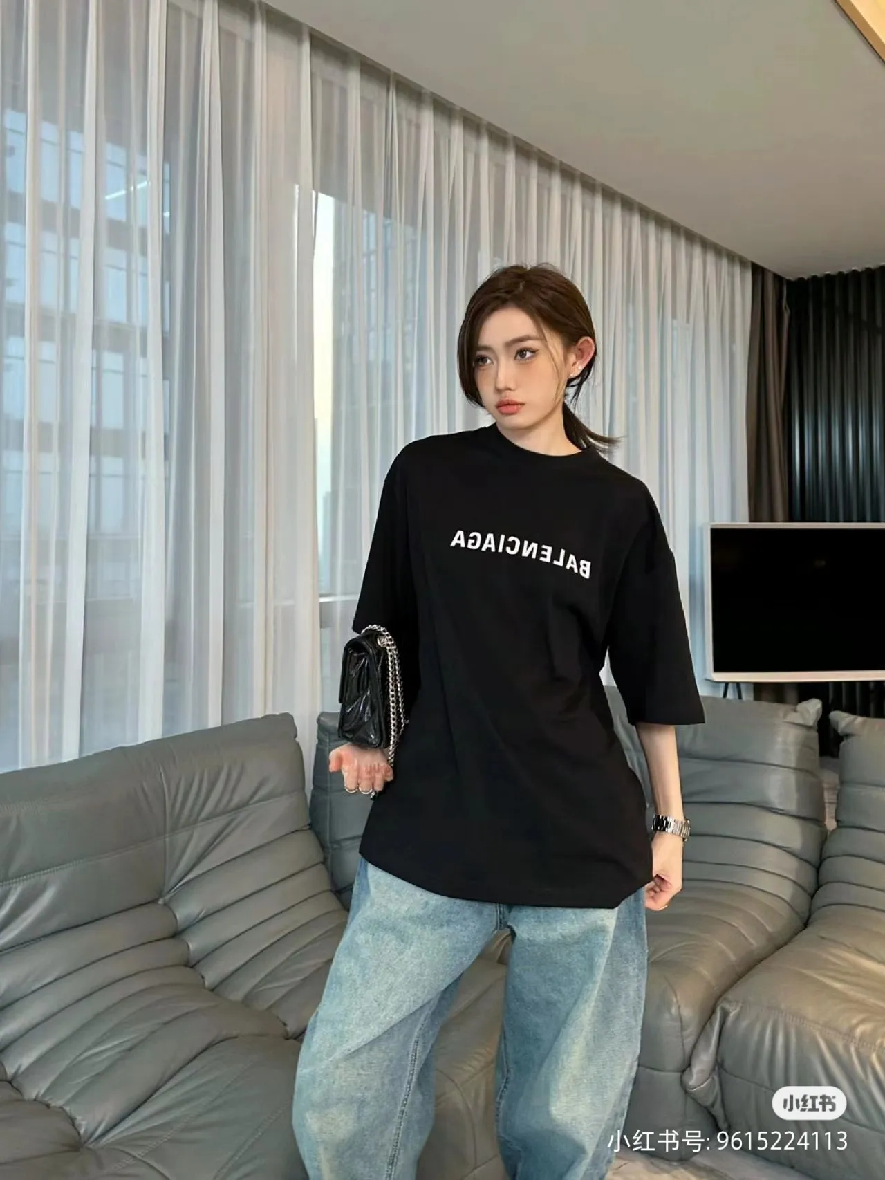 P80✨🔥 BALENCIAGA Paris reverse letter printed short-sleeved T-shirt. Custom-woven and dyed 280g combed cotton heavyweight fabric. Zero color difference in threads. Perfect details. Different from the current currency version. Welcome to compare. Same Style for men and women. Must-sell in the picture above. Color: White Black Size: 1 2 3 4
